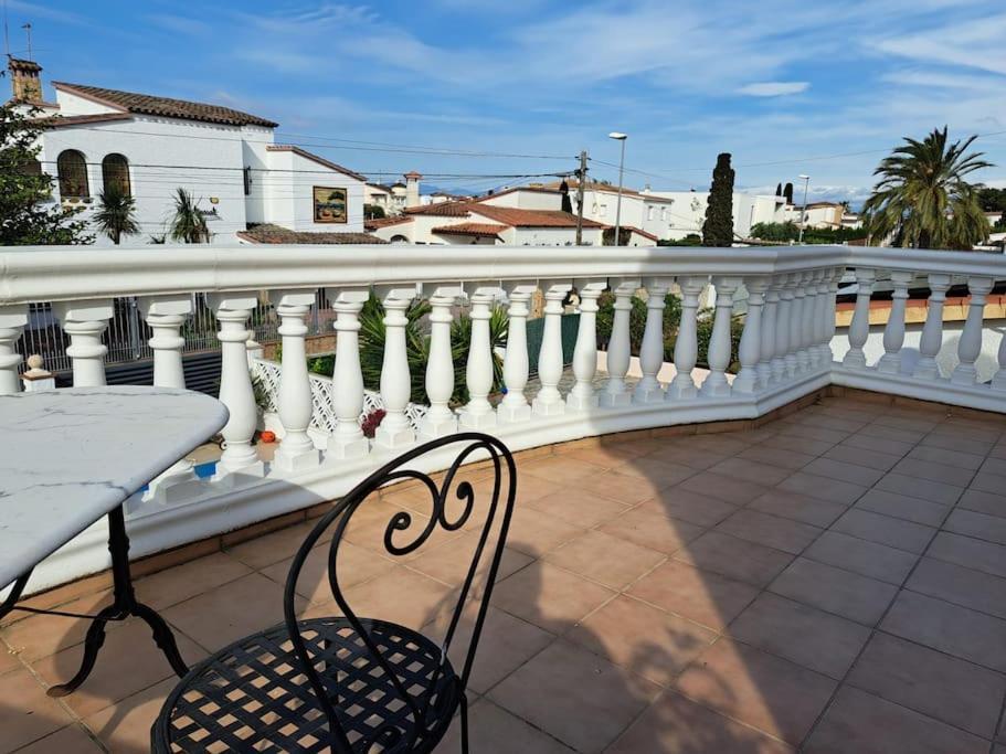 Jolie Maison Avec Sa Piscine Privee Wifi Empuriabrava Bagian luar foto