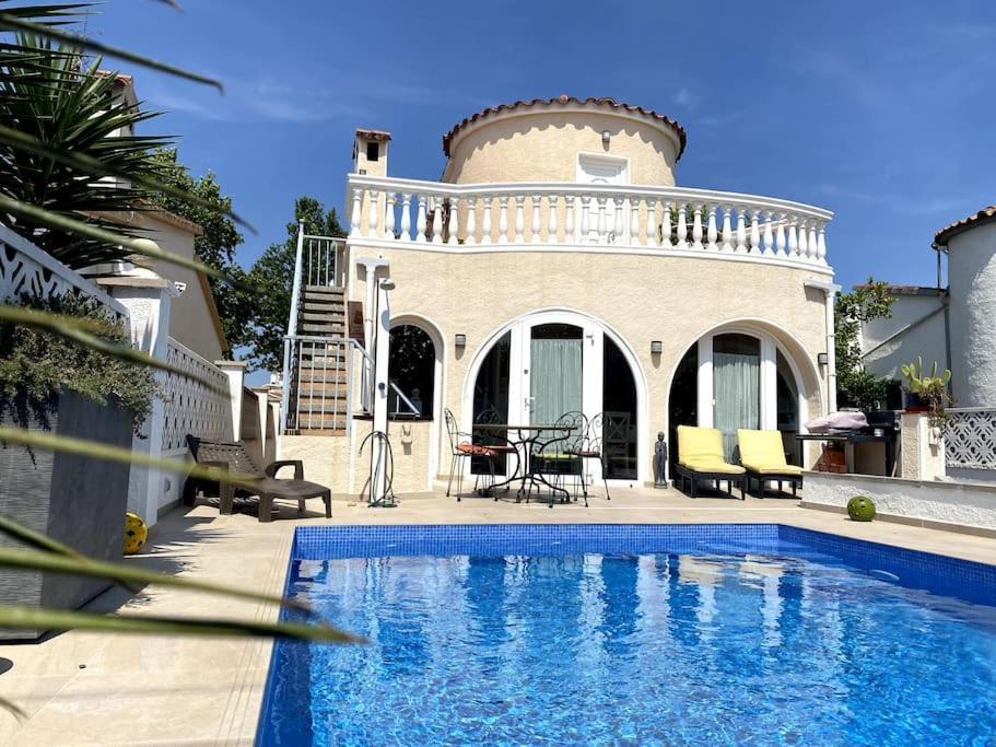 Jolie Maison Avec Sa Piscine Privee Wifi Empuriabrava Bagian luar foto