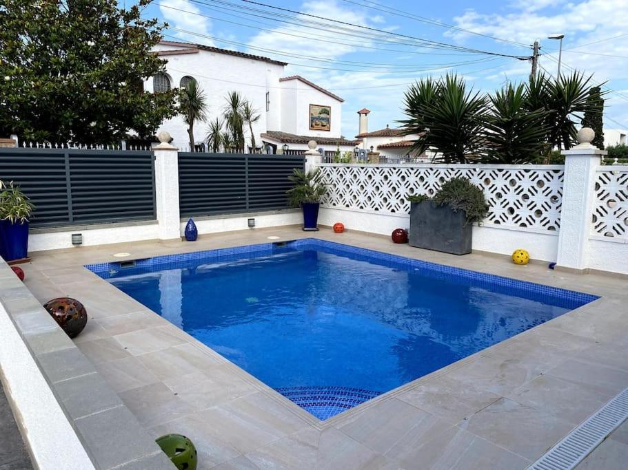 Jolie Maison Avec Sa Piscine Privee Wifi Empuriabrava Bagian luar foto